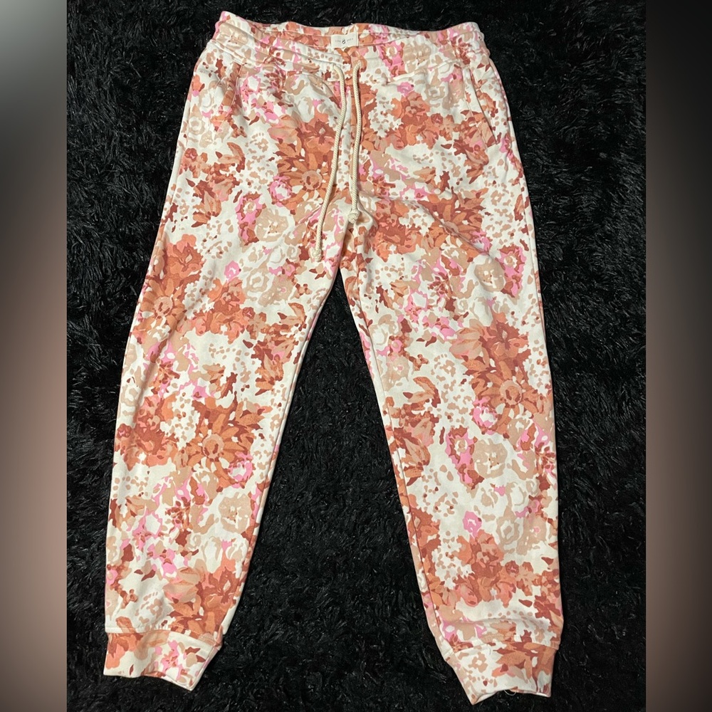 NWOT Lou & Grey super soft L joggers